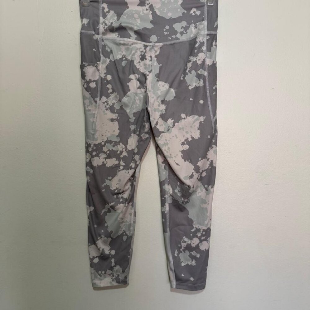The North Face Women's Motivation High-Rise Crop Leggings Style NF0A539B03ZMREG - Picture 6 of 12